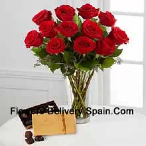 11 Rosas Vermelhas com Algumas Samambaias em um Vaso e uma Caixa de Chocolates Godiva (Reservamo-nos o direito de substituir os chocolates Godiva por chocolates de valor equivalente em caso deindisponibilidade dos mesmos. Estoque limitado)